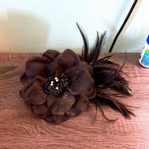 Flower & Feathers Hair clip, perfect for a Gatsby party!